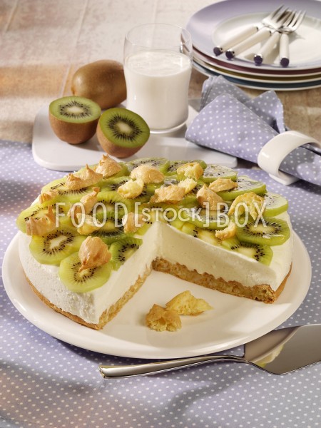 Buttermilch-Torte mit Kiwi