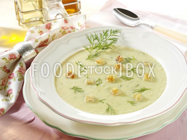 Selleriecremesuppe mit Croutons