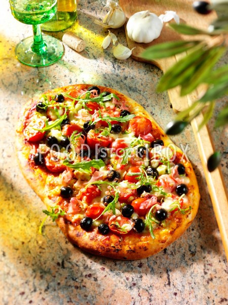 Tomaten-Parma-Rucola-Pizza