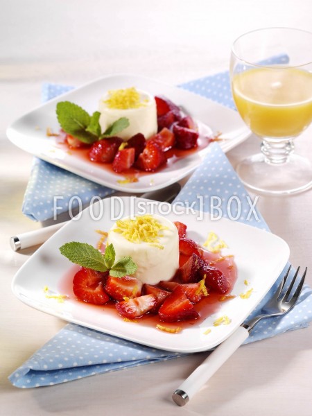 Panna Cotta mit Erdbeeren
