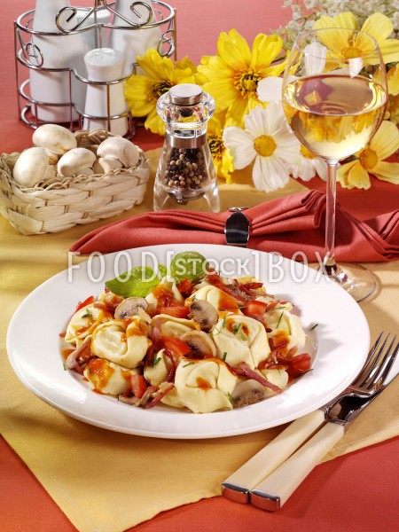 Tortellini in Tomaten-Pilz-Sauce