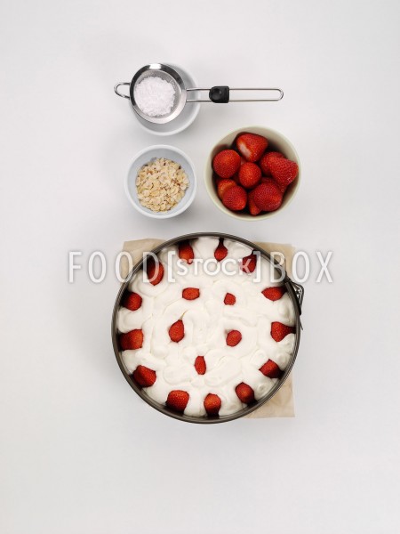 Sahne-Erdbeer-Torte 6