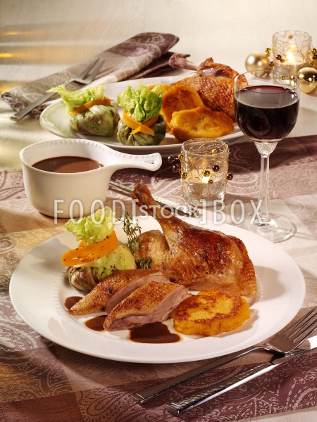 Weihnachts-Ente mit Wirsing-Säckchen und Kartoffelplätzchen
