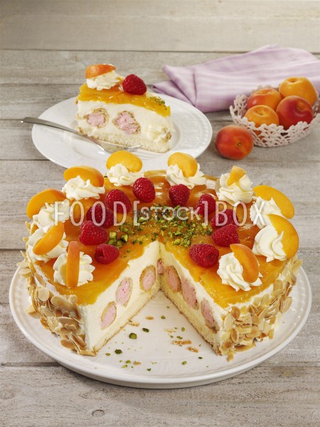 Windbeutel-Torte mit Aprikosen 2