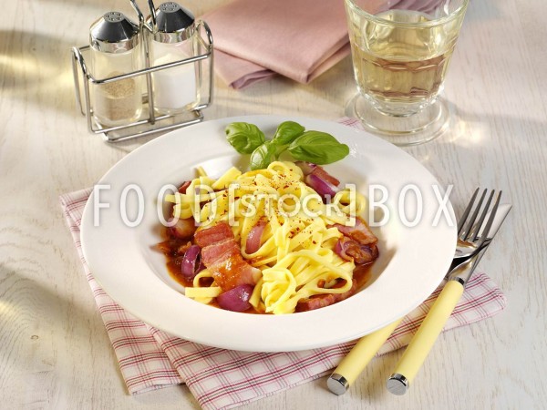 Nudeln mit rote-Zwiebel-Pancetta-Sauce 7 Lactosefrei