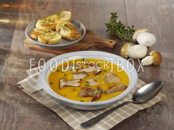 Kartoffel-Kürbis-Suppe mit Pilzen