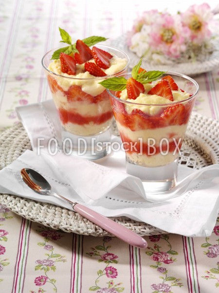Grieß-Flammerie mit Erdbeeren