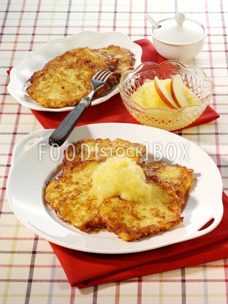 Kartoffelpuffer mit Apfelmus