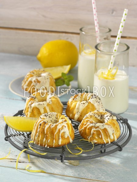 Mini-Zitronen-Kefir-Gugl mit Mohnglasur