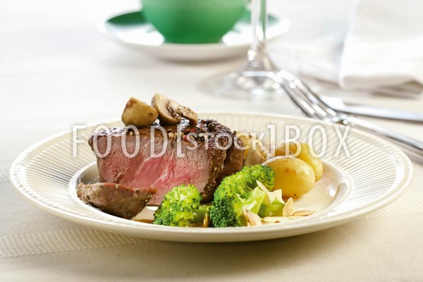 Steak mit ganzen Kartöffelchen und Brokkoli