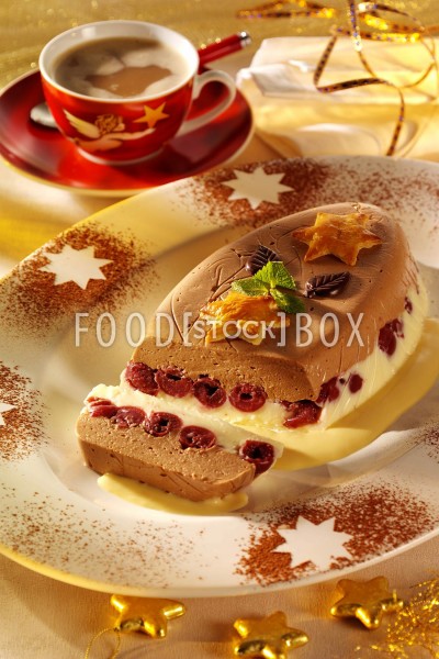 Pudding-Terrine mit Vanille, Schokolade und Kirschen