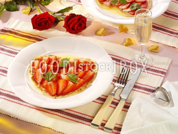 Valentin-Crêpes mit Erdbeeren