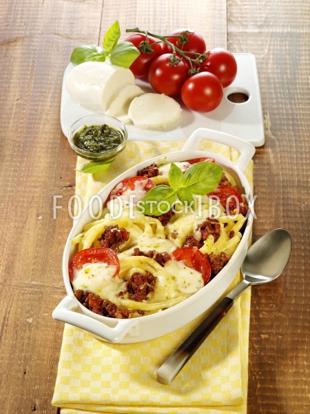 Mozzarella-Auflauf mit Tomaten
