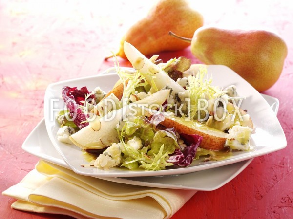 Salat mit Birne und Roquefort