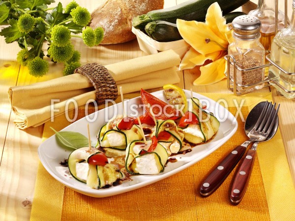 Zucchini-Camembert-Spießchen