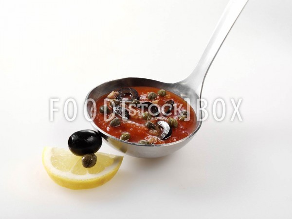 Tomatensauce mit Kapern und Oliven