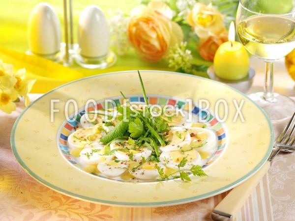Eier-Carpaccio mit Kräutersalat