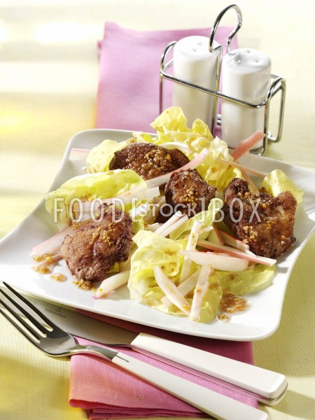 Salat mit Rhabarber und Geflügelleber