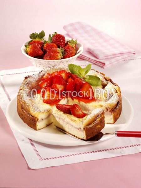 Käsekuchen mit Erdbeerhaube