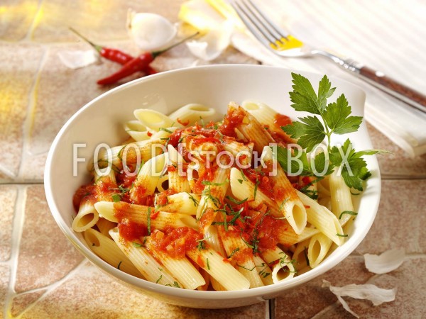 Penne in feuriger Tomatensauce