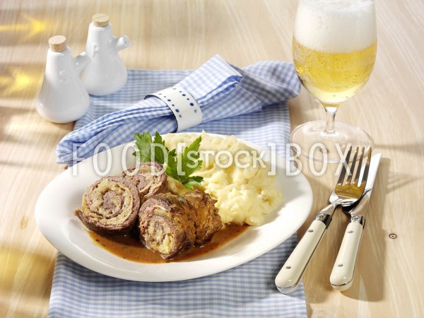 Sauerkraut-Rouladen mit Kartoffeln