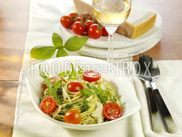 Spaghetti mit Rucola-Pesto