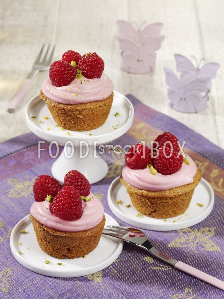 Himbeer-Hafercrunchy-Cupcakes mit Joghurt-Topping