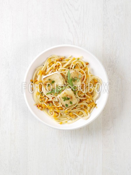 Spaghetti mit gebratenem Ziegenkäse