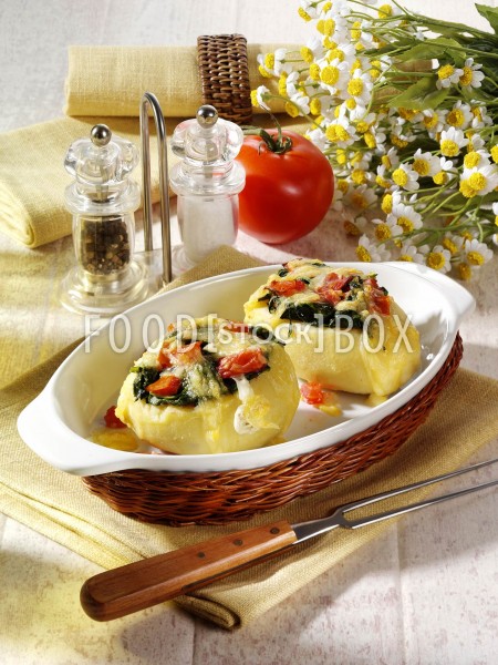 Kartoffel mit Spinat-Knoblauch-Tomaten-Füllung