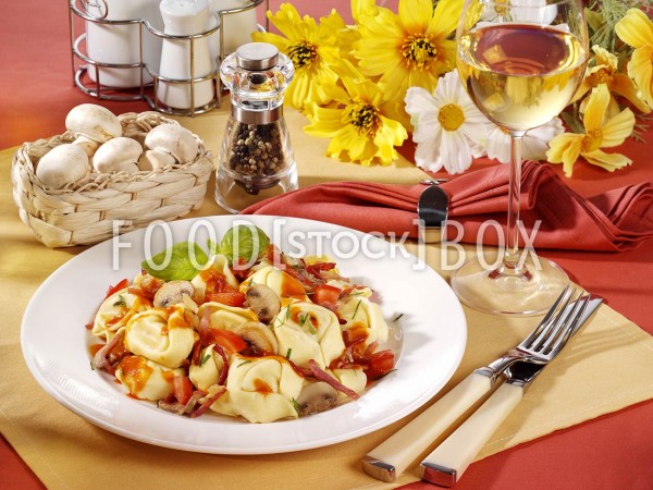 Tortellini in Tomaten-Pilz-Sauce