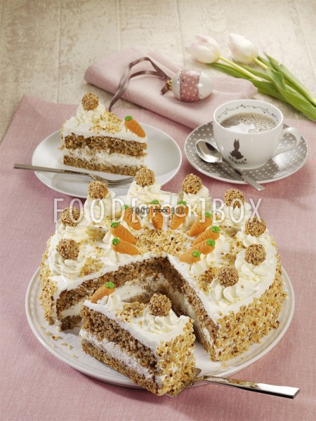 Möhren-Nuss-Torte mit Mascarponecreme