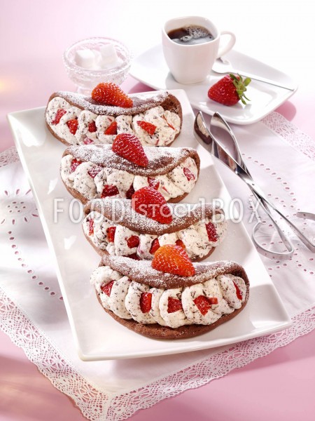 Biskuit-Omelett mit Erdbeeren