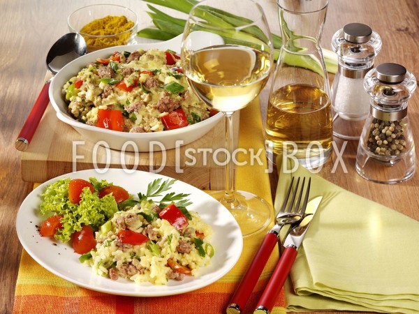 Reis-Hackpfanne mit Gemüsepaprika und Ziegenfrischkäse