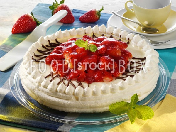 Erdbeer-Baiser-Torte mit Joghurt
