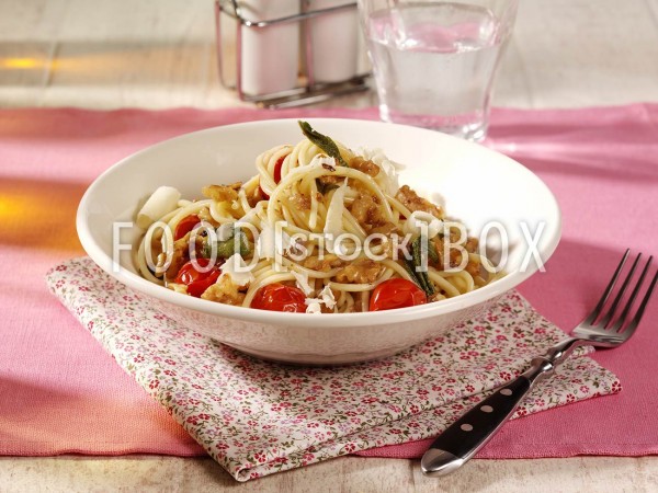 Spaghetti mit Nuss und Salbei