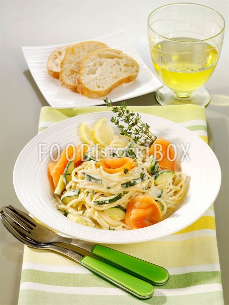Spaghetti in Zucchini- und Thymiansauce
