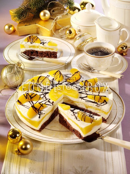 Pfirsich-Buttermilch-Torte