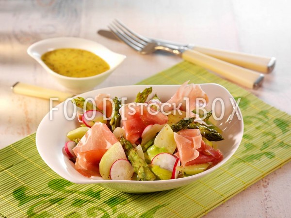 Grüner Spargel-Kohlrabi-Salat