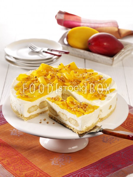 Mango-Tiramisu-Torte mit Haselnuss-Krokant
