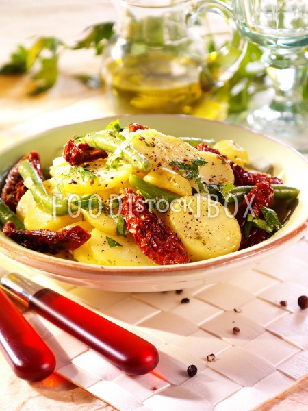 Warmer Kartoffel-Salat mit Tomaten