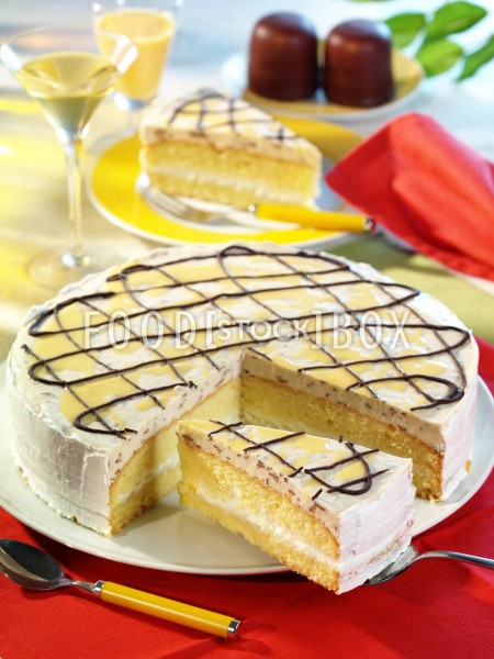 Eierlikör-Mohrenkopf-Torte