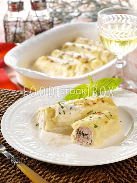 Gefüllte Cannelloni mit Fleischfarce und Portwein-Sahnesauce