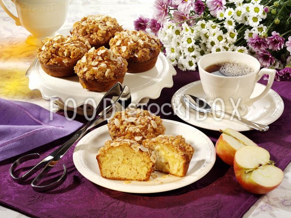 Apfel-Muffins mit Haselnuss-Streusel