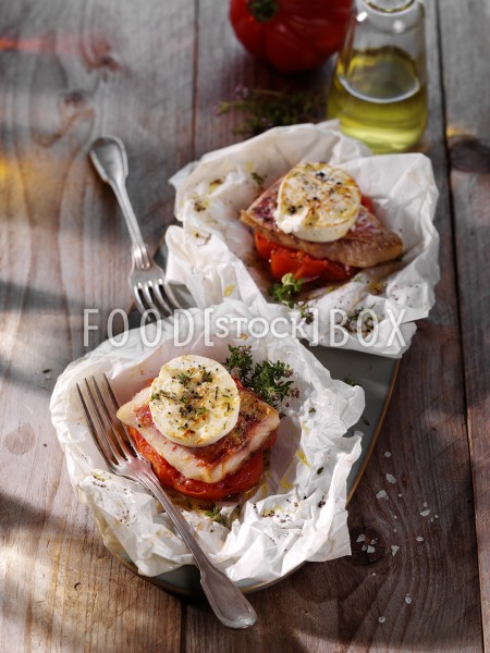 Gebackener Schafskäse mit Tomaten und Rotbarbe