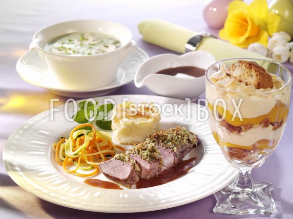 Trifle mit Vanilleflammeri mit Cantucci-Keksen