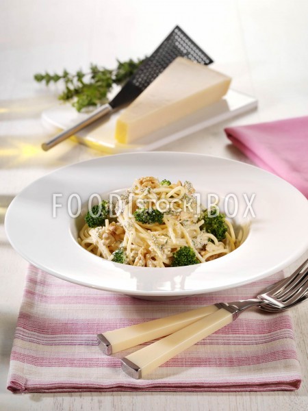 Spaghetti mit Nuss-Salsa