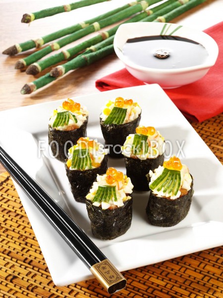 Nigiri-Sushi im Gunkan Stil
