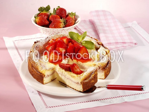 Käsekuchen mit Erdbeerhaube