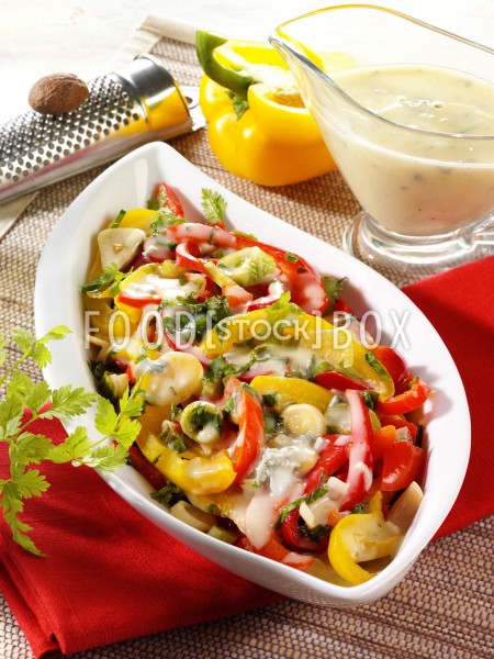 Paprika-Frühlingszwiebel-Gemüse mit Gorgonzola