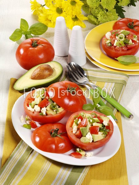 Tomaten mit Avocado-Füllung